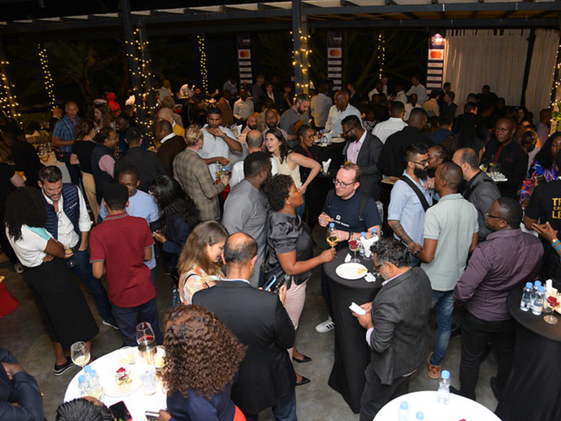 モーダルウィンドウで表示します。